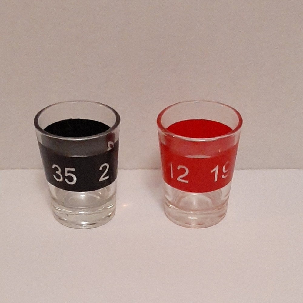 Roulette Casino Shot Glass Drinking Game Set (2 Balls and 16 glasses) Brand New - Picture 5 of 6